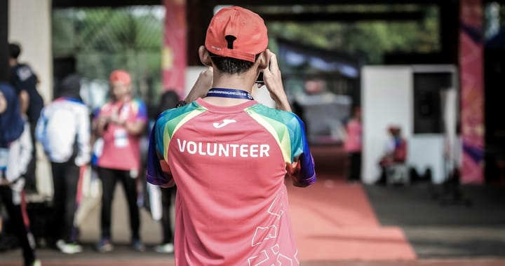 How to Use Monday.com to Manage Nonprofit Volunteer Teams
